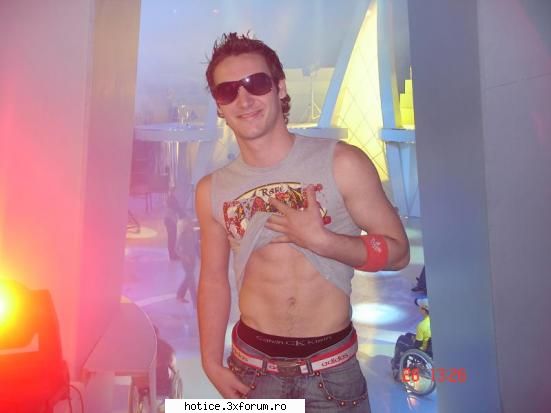 Massy - Hello eheeh frumisica fata asta blonda!! vreau si - Trupa Hot Ice