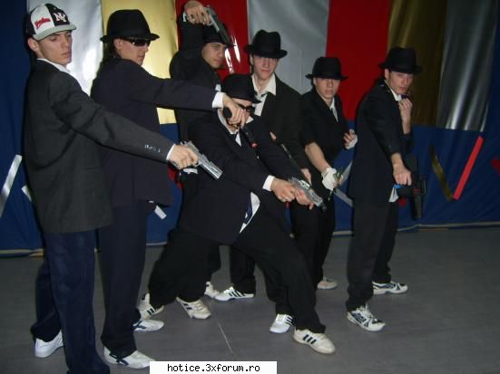 TRUPA de DANS SUPERSONIC - BAD BOYS !!! e mai bine asha ... scuze clau ... :P - Trupe Prietene